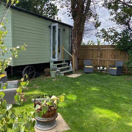 Beautiful Shepherd'S Hut نيوماركت المظهر الخارجي الصورة
