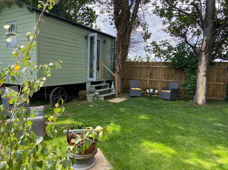 Beautiful Shepherd'S Hut نيوماركت المظهر الخارجي الصورة